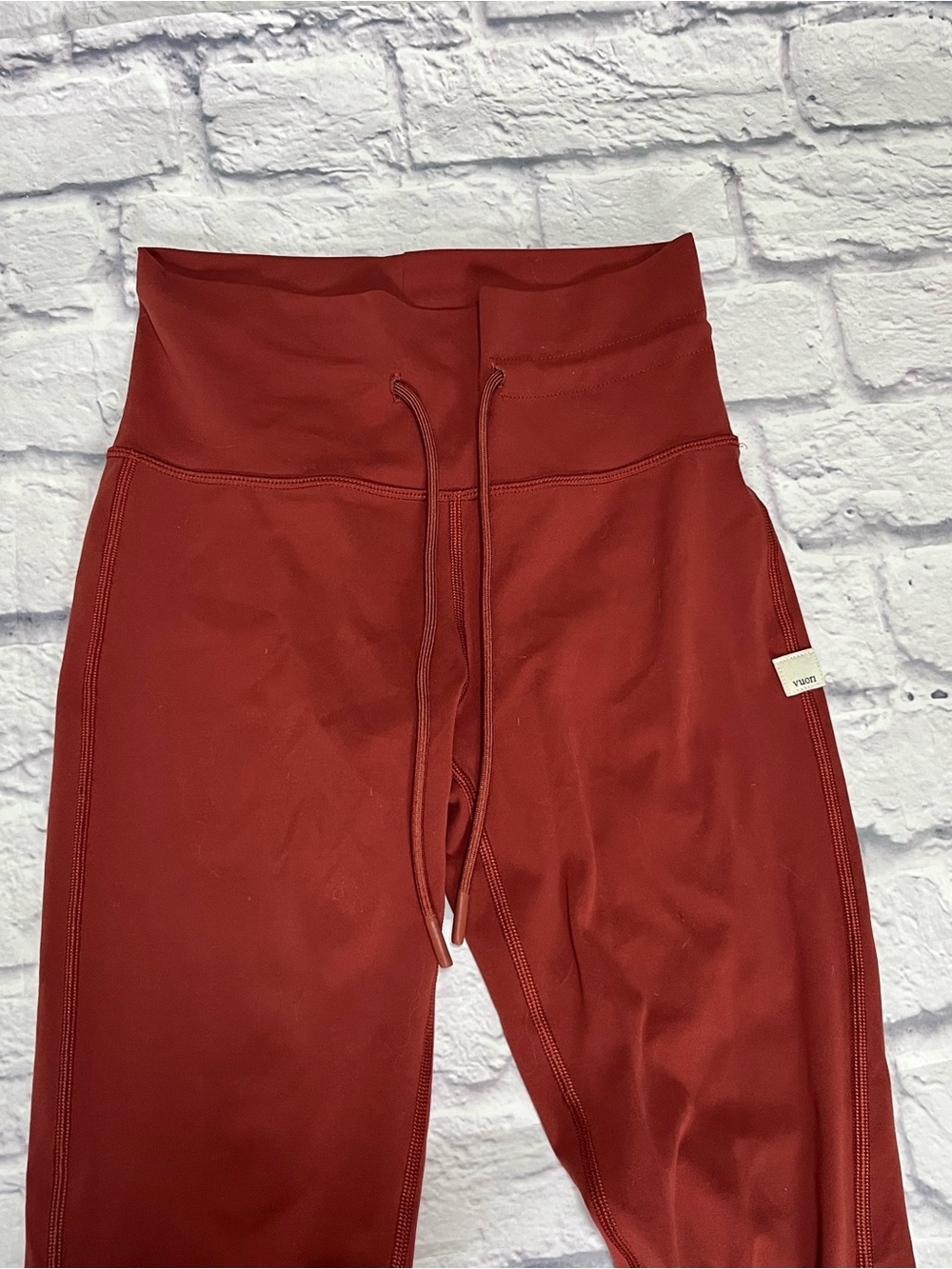Vuori high waisted draw string leggings rust red activewear xs